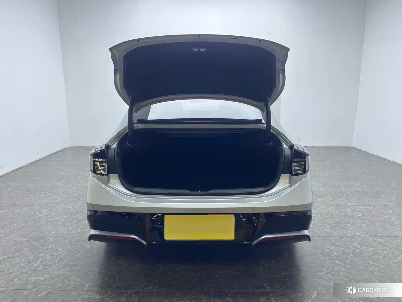 Hyundai Sonata 2024 Silver/gray из Китая, фото 6