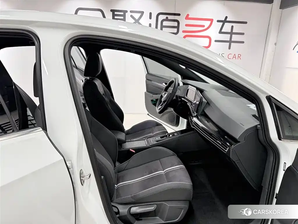 Volkswagen Golf 2024 Белый из Китая, фото 6