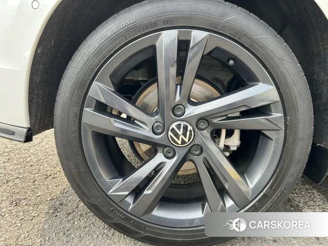 Volkswagen Golf 2024 Белый из Китая, фото 6