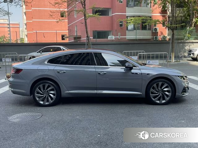 Volkswagen CC 2023 Серебристо-серый из Китая, фото 6