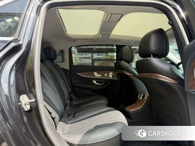 Mercedes-Benz E-class 2022 Черный из Китая, фото 6