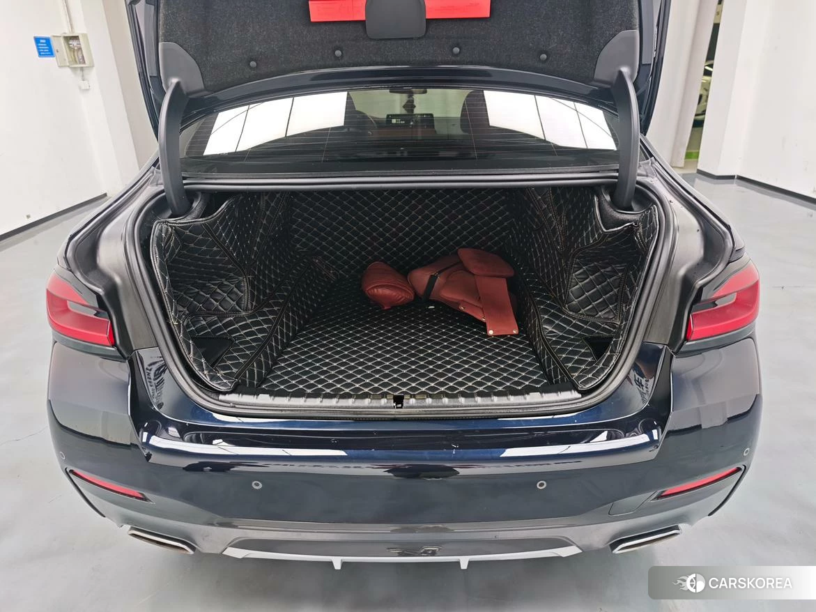 BMW 5 series 2023 Черный из Китая, фото 6
