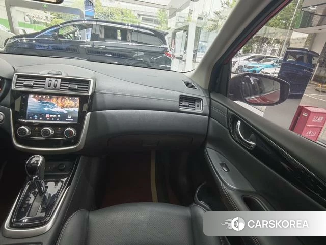 Nissan TIIDA 2022 Красный из Китая, фото 6