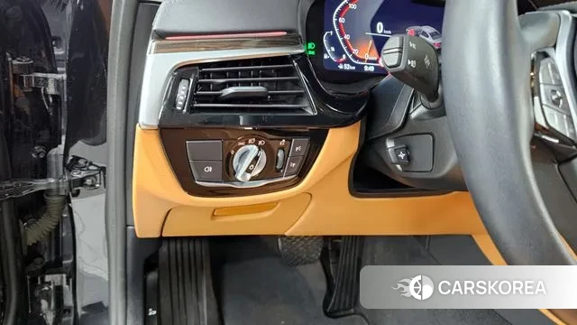 BMW 5 Series (G30) 2023 Черный из Кореи, фото 6