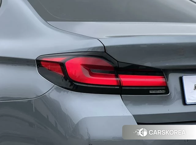 BMW 5 series (imported) 2022 Серебристо-серый из Китая, фото 6