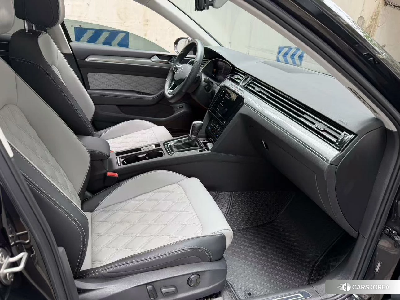 Volkswagen Magotan 2025 Черный из Китая, фото 6