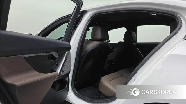 BMW 5 Series (G60) 2025 Белый из Кореи, фото 6