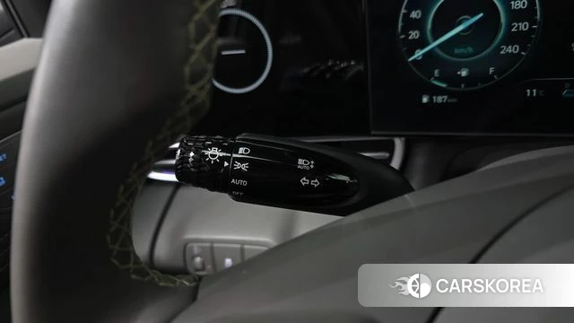 Hyundai The New Avante (CN7) 2023 Светло-серебряный цвет из Кореи, фото 6