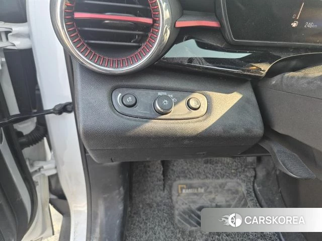 Chevrolet (GM Daewoo) Trax Crossover 2023 Белый из Кореи, фото 6
