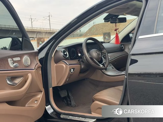 Mercedes-Benz E-class 2022 Черный из Китая, фото 6
