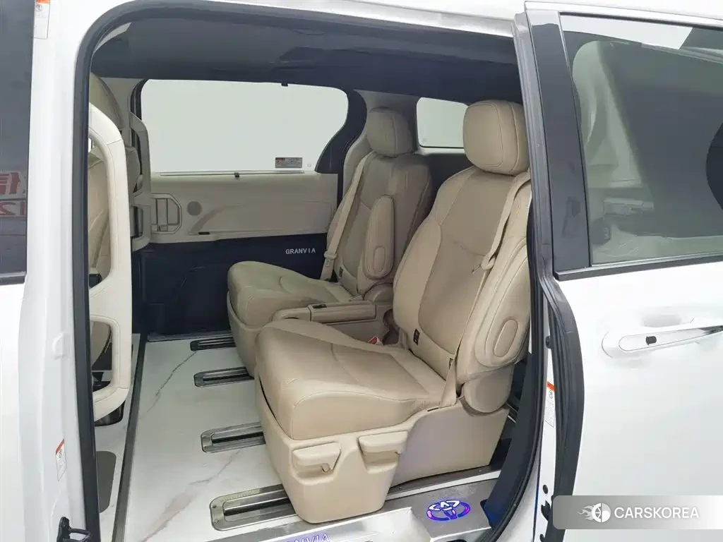 Toyota Grevia 2023 Белый из Китая, фото 6
