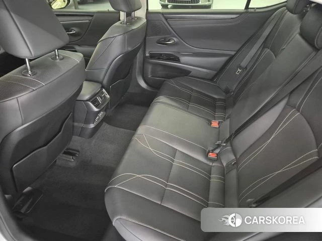 Lexus ES300h 7th generation 2023 Белый из Кореи, фото 6