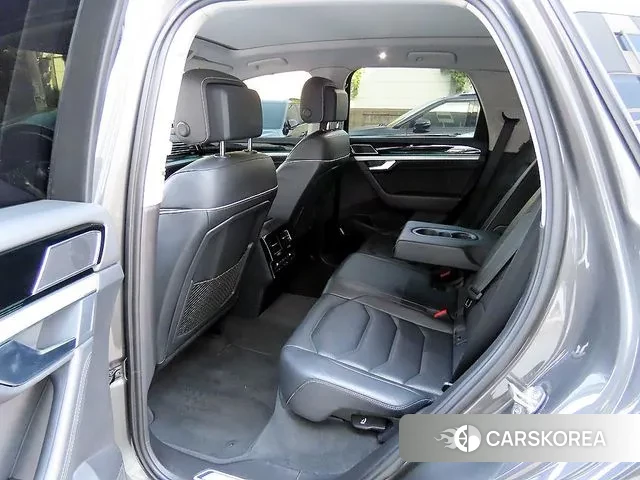 Volkswagen Touareg 3rd generation 2020 Серый из Кореи, фото 6