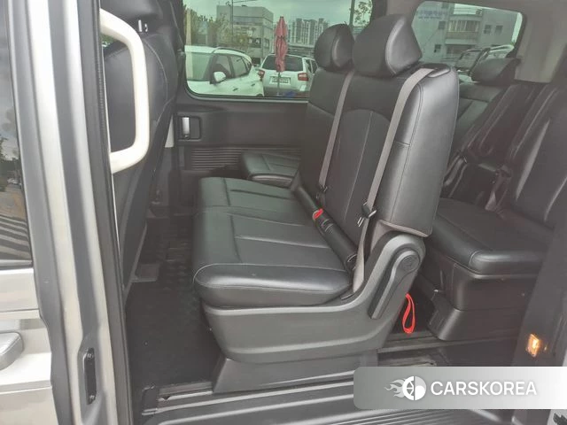 Hyundai Staria 2023 Серебряный из Кореи, фото 6