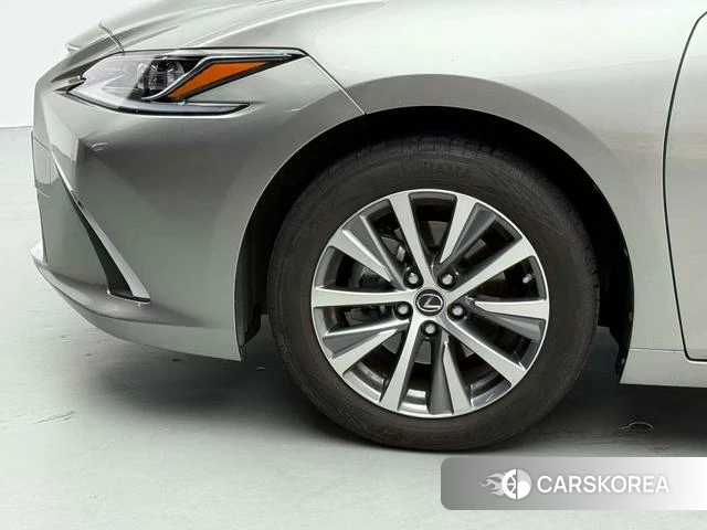 Lexus ES 2021 Серебристо-серый из Китая, фото 6
