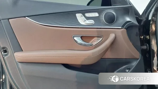 Mercedes-Benz E-Class W213 2023 Черный из Кореи, фото 6