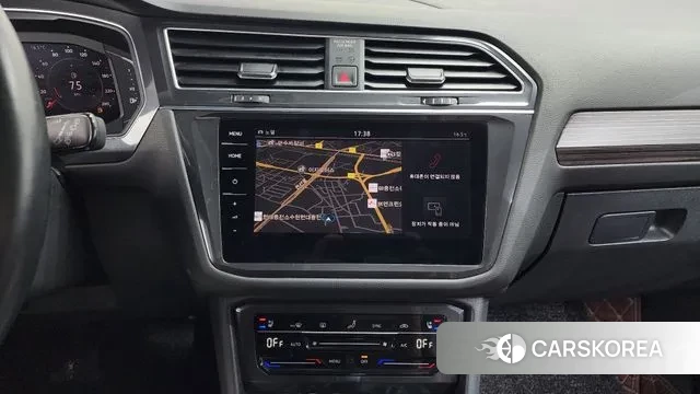 Volkswagen Tiguan Allspace 2023 Белый из Кореи, фото 6