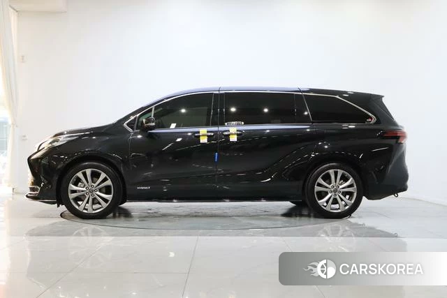 Toyota Saina 2023 Черный из Китая, фото 6