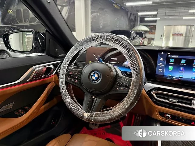 BMW i4 2023 Серебристо-серый из Кореи, фото 6