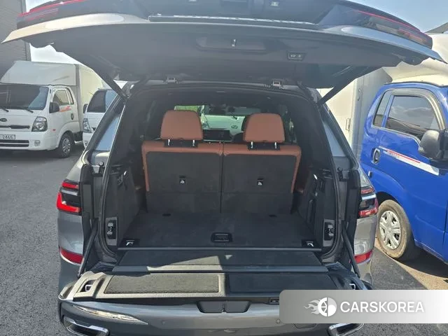 BMW X7 (G07) 2023 Серебристо-серый из Кореи, фото 6