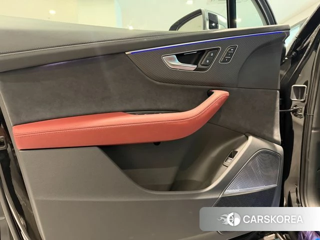 Audi SQ7 (4M) 2026 Черный из Кореи, фото 6