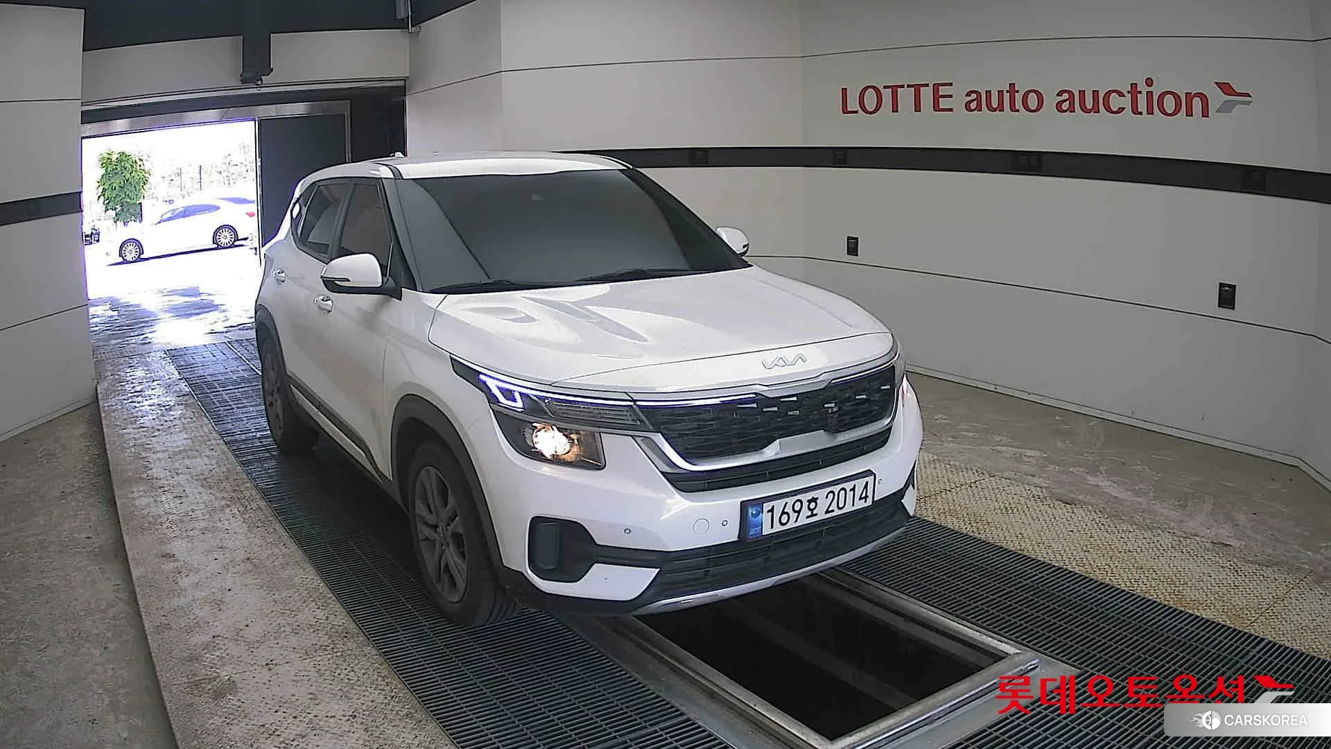 Kia Seltos 2023 Snow White Pearl из Кореи, фото 6