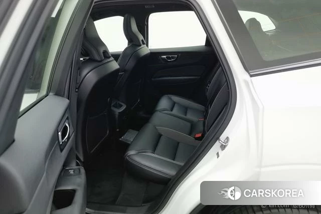 Volvo XC60 PHEV 2020 Белый из Китая, фото 6