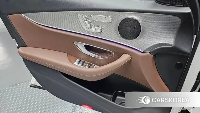 Mercedes-Benz E-Class W213 2018 Белый из Кореи, фото 6