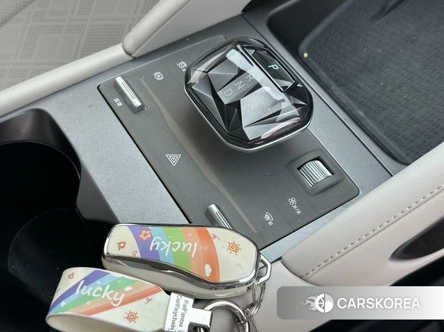 BYD Yuan UP 2025 Темно-серый из Китая, фото 6