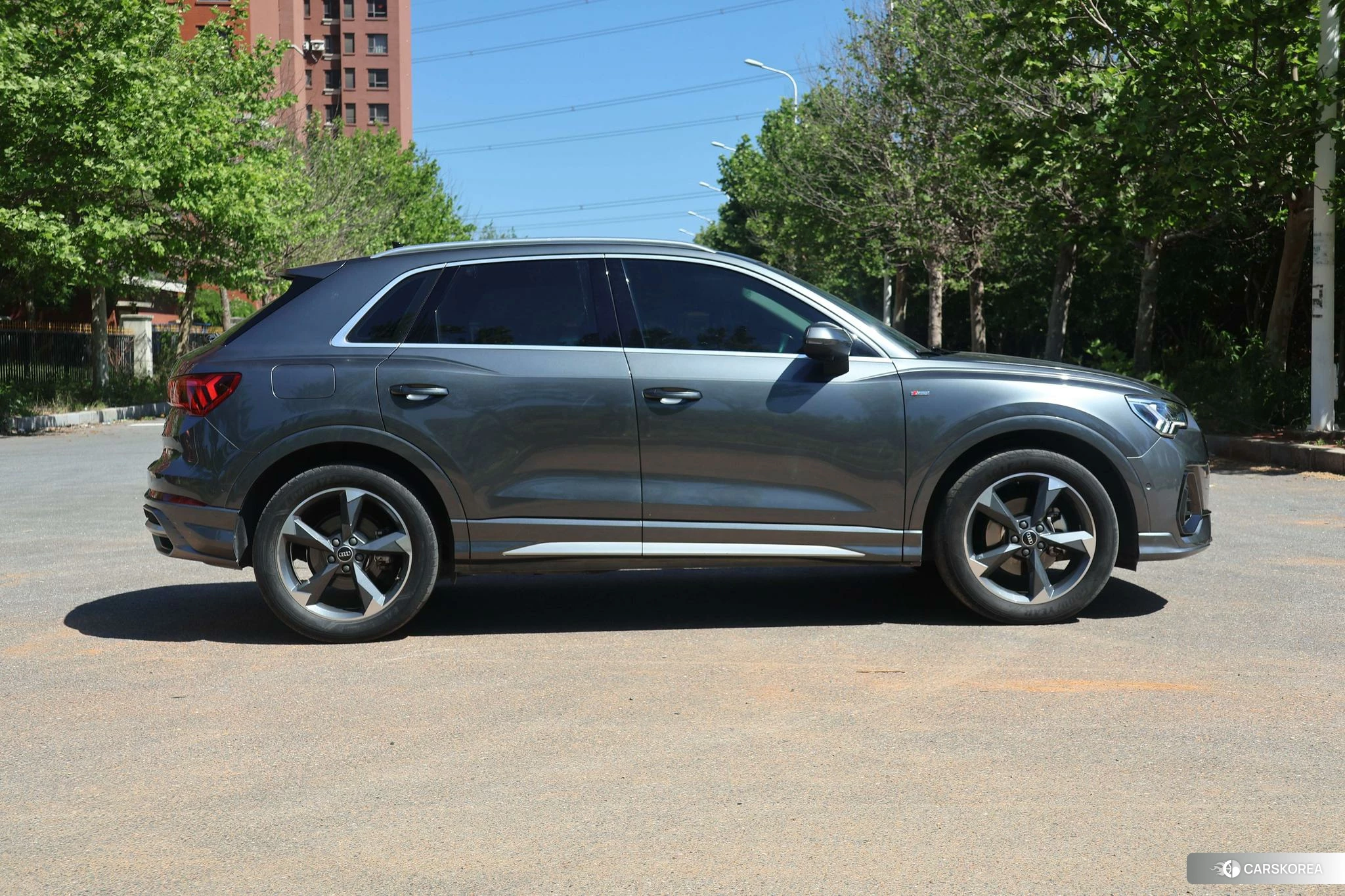 Audi Q3 2021 Темно-серый из Китая, фото 6