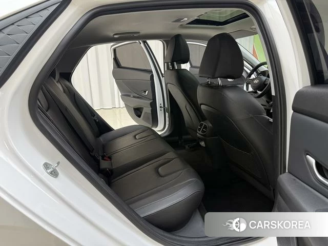 Hyundai Elantra 2023 Белый из Китая, фото 6
