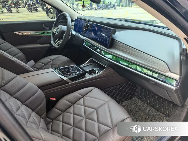 BMW 7 series 2024 Черный из Китая, фото 6