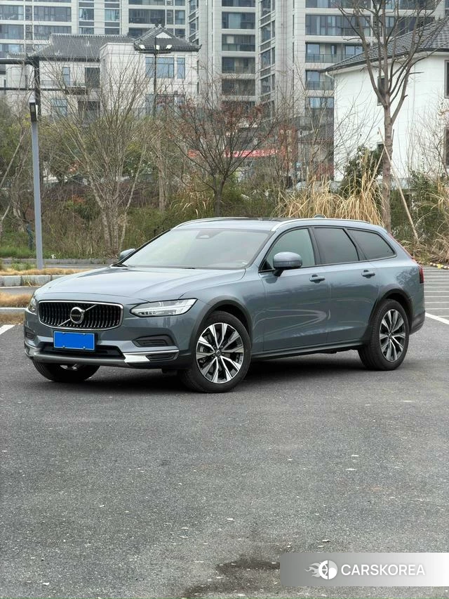 Volvo V90 2023 Серебристо-серый из Китая, фото 6
