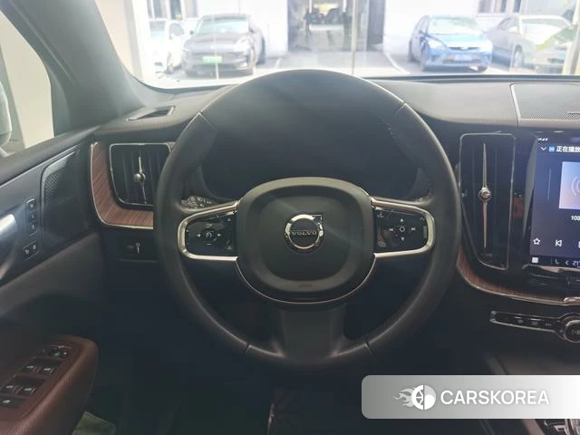Volvo XC60 2022 Белый из Китая, фото 6