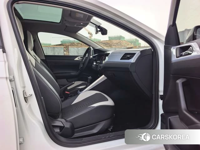 Volkswagen Polo 2022 Белый из Китая, фото 6