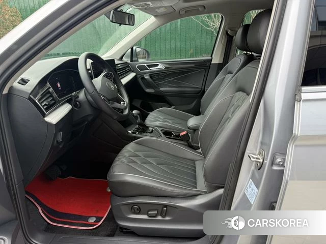 Volkswagen Tiguan L 2021 Серебристо-серый из Китая, фото 6