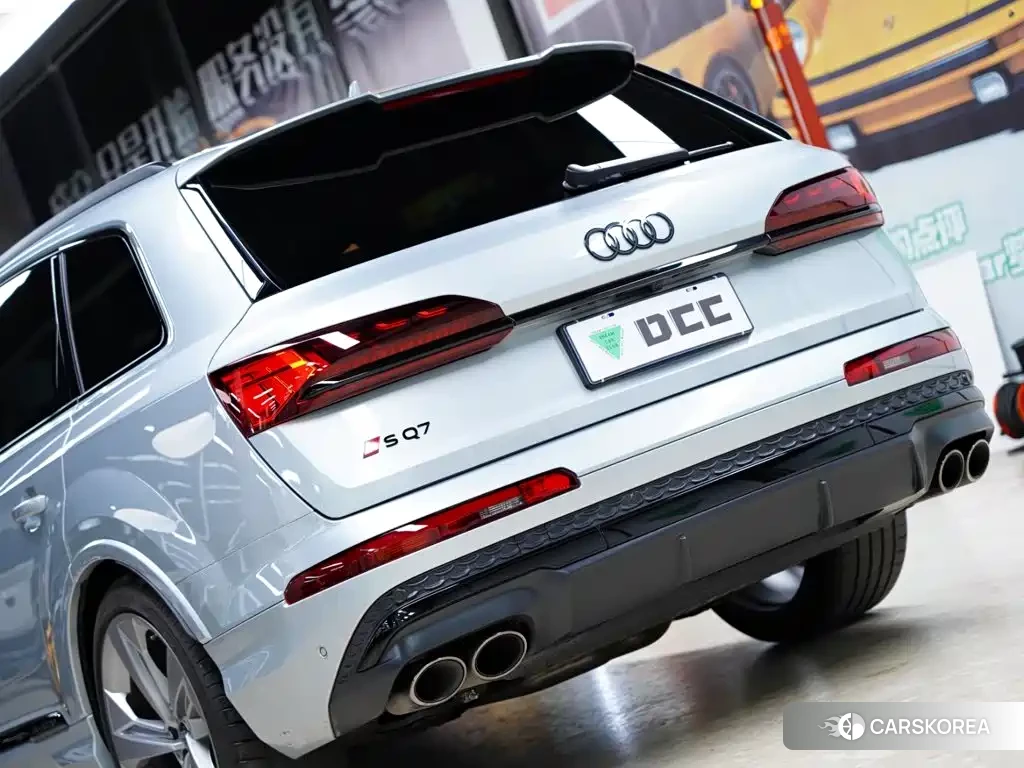 Audi SQ7 2024 Silver/gray из Китая, фото 6