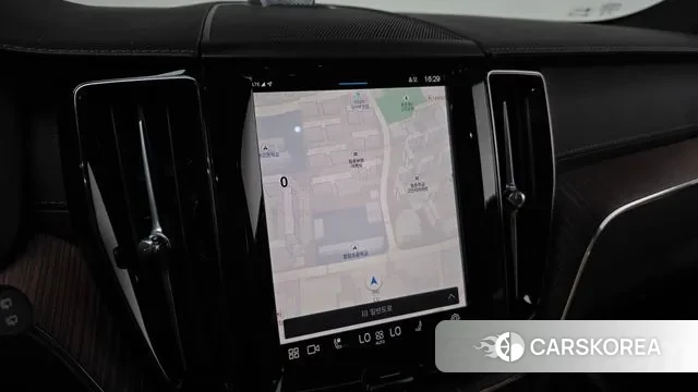 Volvo XC60 second Generation 2024 Белый из Кореи, фото 6