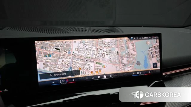 BMW 5 Series (G60) 2024 Серебристо-серый из Кореи, фото 6