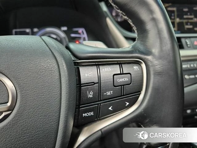 Lexus ES300h 7th generation 2020 Белый из Кореи, фото 6