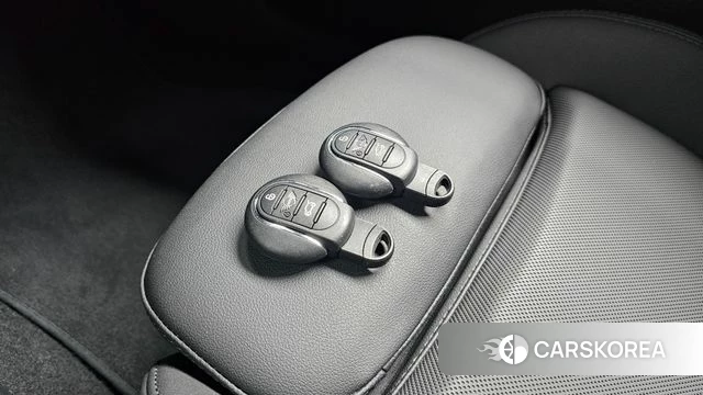Mini Cooper Clubman 2023 Серебристо-серый из Кореи, фото 6
