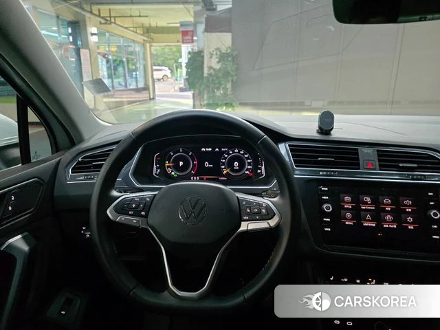 Volkswagen Tiguan second Generation 2022 Белый из Кореи, фото 6
