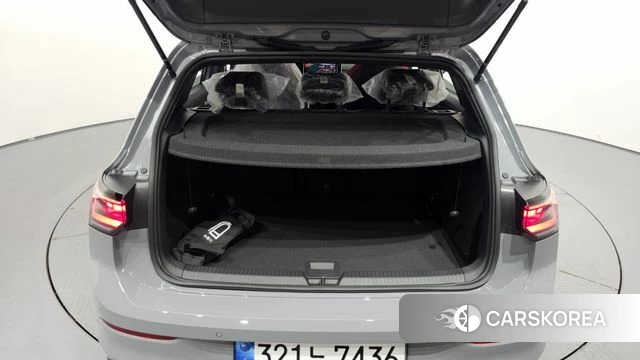 Volkswagen Golf 8th Generation 2026 Цвет галактики из Кореи, фото 6