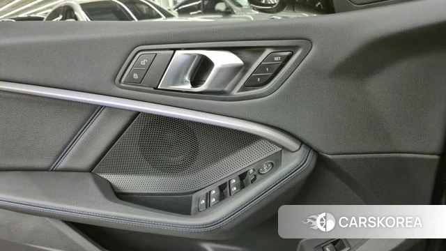 BMW 1 Series (F40) 2024 Черный из Кореи, фото 6