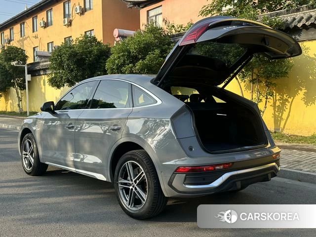Audi Q5L Sportback 2021 Серебристо-серый из Китая, фото 6