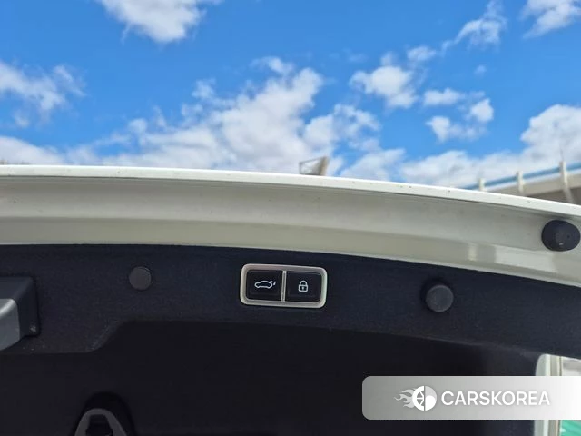 Hyundai Grandeur Hybrid (GN7) 2023 Белый из Кореи, фото 6