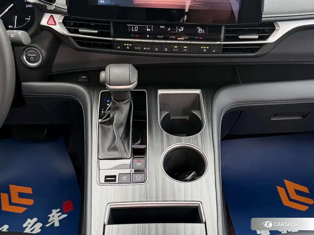 Toyota Sienna 2025 Черный из Китая, фото 6