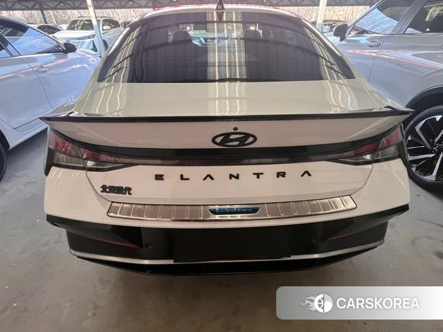 Hyundai Elantra 2023 Белый из Китая, фото 6