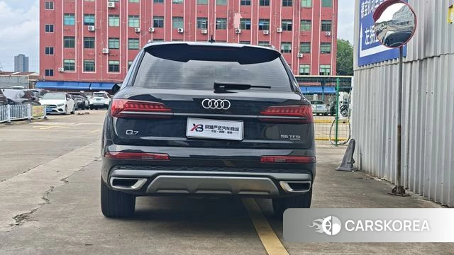 Audi Q7 2022 Черный из Китая, фото 6