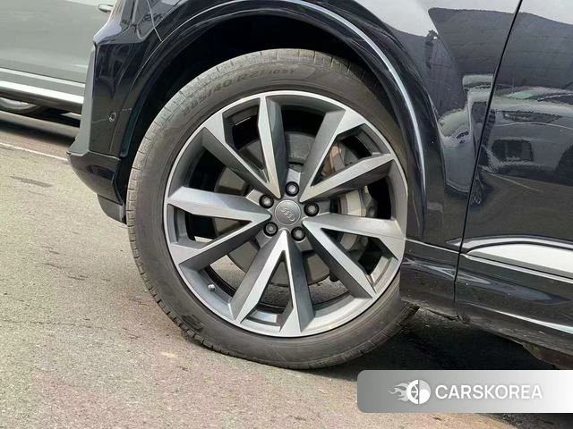 Audi Q7 2020 Черный из Китая, фото 6